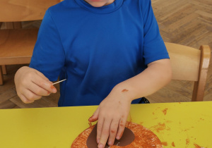 Jeż - zabawa plastyczna