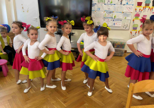 Przygotowania do występu dla Babć i Dziadków