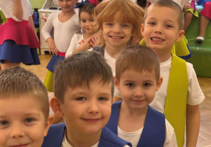 Przygotowania do występu dla Babć i Dziadków