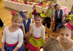 Przygotowania do występu dla Babć i Dziadków