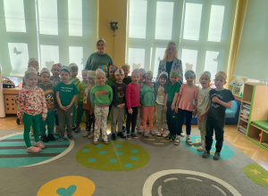 zdjęcie grupowe z pierwszego dnia wiosny