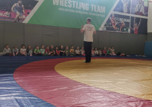 dzieci na zajęciach sportowych