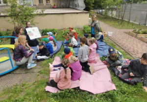 dzieci na warsztatach ogrodniczych