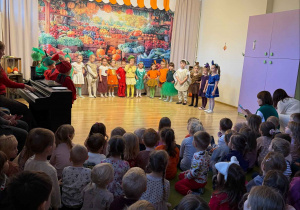 "Na straganie"- teatrzyk w wykonaniu dzieci z grupy Rysie