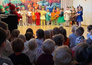 "Na straganie"- teatrzyk w wykonaniu dzieci z grupy Rysie