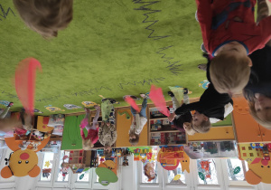 Zabawy rytmiczno-ruchowe przy muzyce