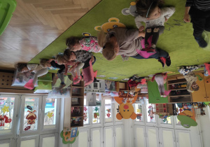 Zabawy rytmiczno-ruchowe przy muzyce