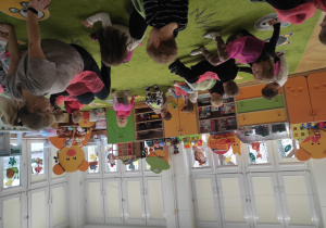 Zabawy rytmiczno-ruchowe przy muzyce