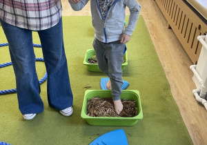 Jesienno-dyniowa ścieżka sensoryczna