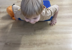 Jesienno-dyniowa ścieżka sensoryczna