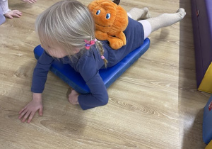 Jesienno-dyniowa ścieżka sensoryczna