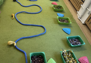 Jesienno-dyniowa ścieżka sensoryczna