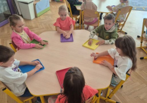 Ćwiczenia motoryki małej z plasteliną