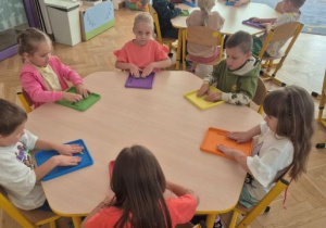 Ćwiczenia motoryki małej z plasteliną