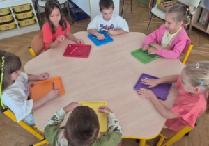 Ćwiczenia motoryki małej z plasteliną