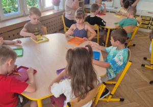 Ćwiczenia motoryki małej z plasteliną