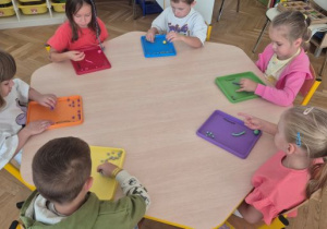 Ćwiczenia motoryki małej z plasteliną