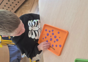 Ćwiczenia motoryki małej z plasteliną