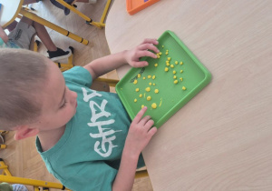 Ćwiczenia motoryki małej z plasteliną