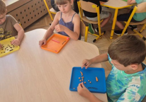 Ćwiczenia motoryki małej z plasteliną