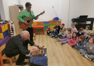 dzieci na koncercie Duduś i Gucio