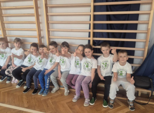 dzieci na olimpiadzie sportowej