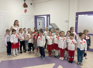 dzieci na obchodach Święta Niepodległości