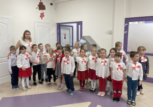 dzieci na obchodach Święta Niepodległości