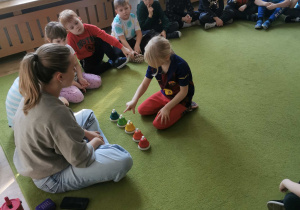 dzieci podczas muzoli