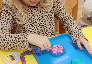 Kreatywna zabawa masą plastyczną