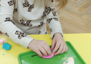 Kreatywna zabawa masą plastyczną