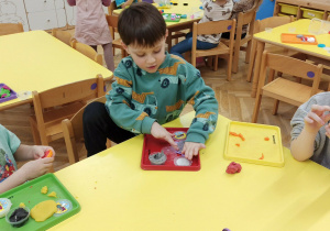 Kreatywna zabawa masą plastyczną