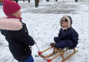 Zimowe szaleństwa na placu zabaw