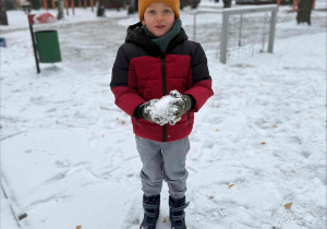 Zimowe szaleństwa na placu zabaw