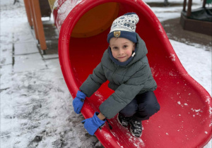 Zimowe szaleństwa na placu zabaw