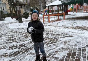 Zimowe szaleństwa na placu zabaw