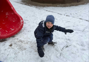 Zimowe szaleństwa na placu zabaw