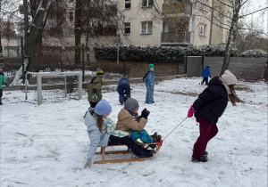 Zimowe szaleństwa na placu zabaw