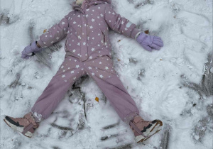 Zimowe szaleństwa na placu zabaw