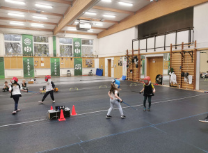 dzieci na zajęciach sportowych