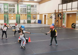 dzieci na zajęciach sportowych