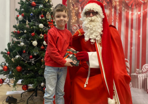 dzieci z Mikołajem