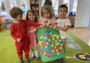 Dekorujemy bombki - zabawa matematyczna