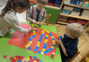 Dekorujemy bombki - zabawa matematyczna