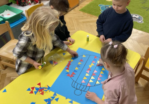 Dekorujemy bombki - zabawa matematyczna