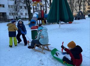 Zimowe zabawy na śniegu