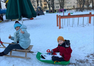 Zimowe zabawy na śniegu