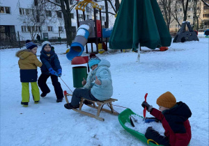 Zimowe zabawy na śniegu