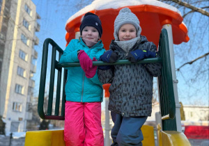 Zimowe zabawy na śniegu