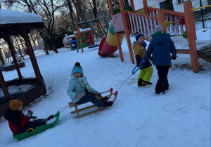 Zimowe zabawy na śniegu